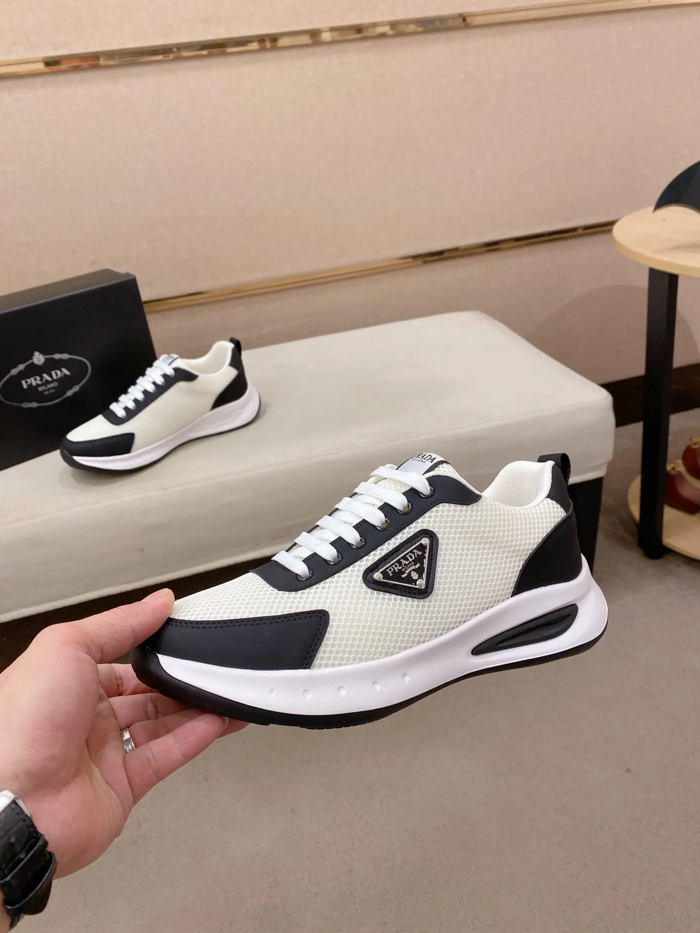 Men's men's shoes💰: 440💰[Prada～Prada] Trendy new styles are on the market. Same style as the official website. Counter quality. Original version. [Strong] [Strong] Imported selected first-layer cowhide. Comfortable and breathable sheepskin lining, fine workmanship, upper layer made of 100% pure cowhide, original last shape, comfortable on the feet, shoe sizes 38 to 44